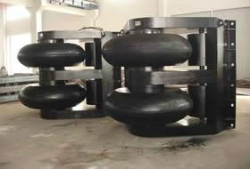 Roller Rubber Fenders Guide Ships in Confined Spaces