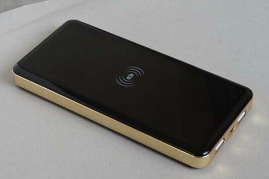 Hot selling 8000mAH Qi wireless power bank with high efficient factory pric  2