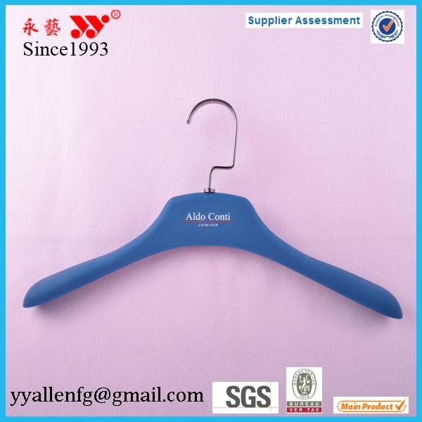 wholesale blue plastic rubber coating clothes hanger 
