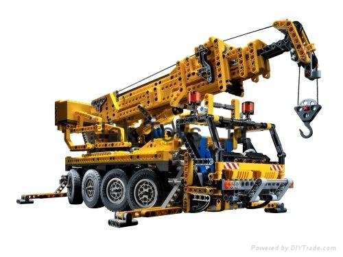 LEGO Technic Set #8421 Mobile Crane 2