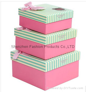 packing wedding gift boxes