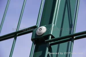 Double horizontal wire welded fence  2