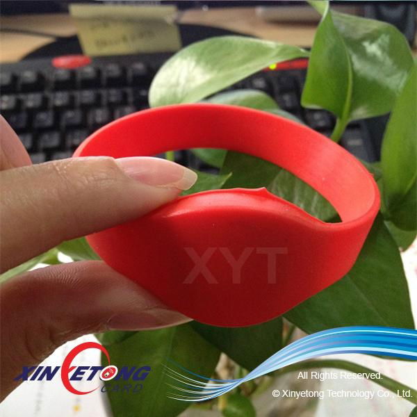 13.56MHZ Ntag203 NFC Silicone Wrist Band 4