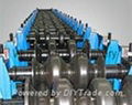 Guardrail roll forming machine