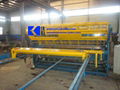 Semi-automatic welded wire mesh fence machine