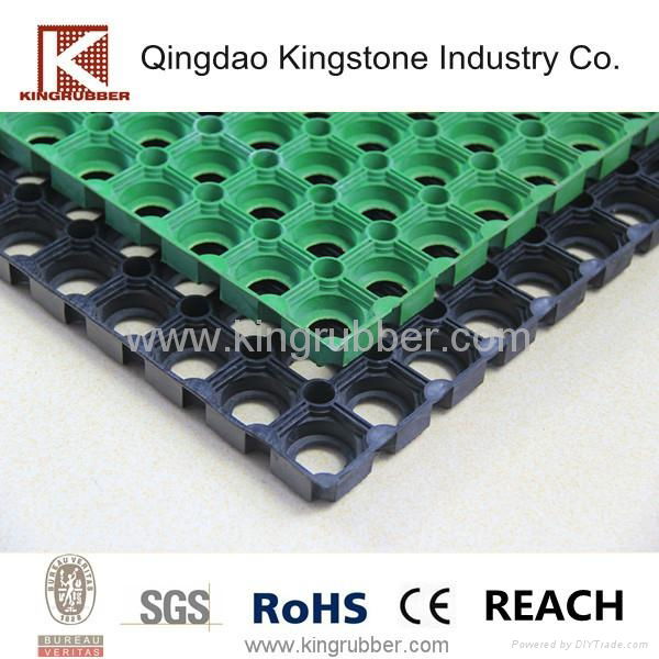  heavy duty rubber mat with many drainage hole 4