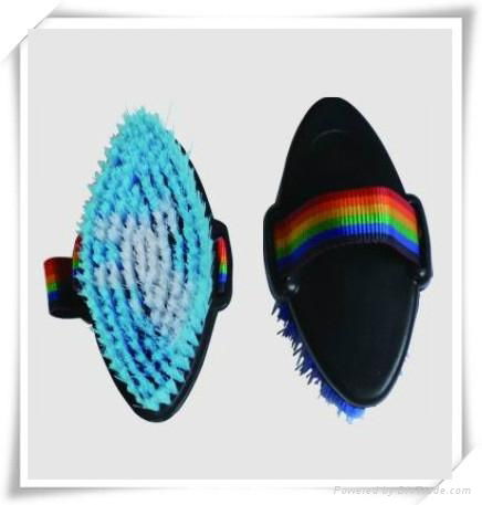 horse body brush with rainbow handle