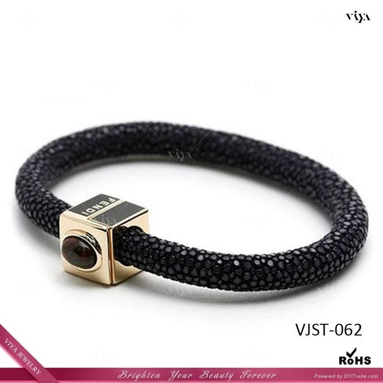 2014 Latest Design Men Black Genuine Stingray Leather Bracelet VIP Gift 2