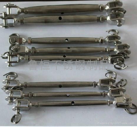 Closed stainless steel turnbuckle