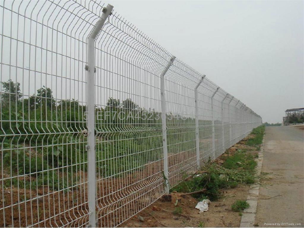 Construction site barbed wire 4