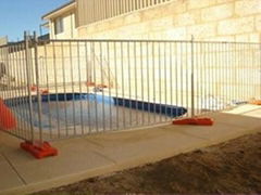 Portable Pool Fence Protects Safety of