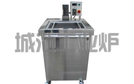 Small mobile quenching tank