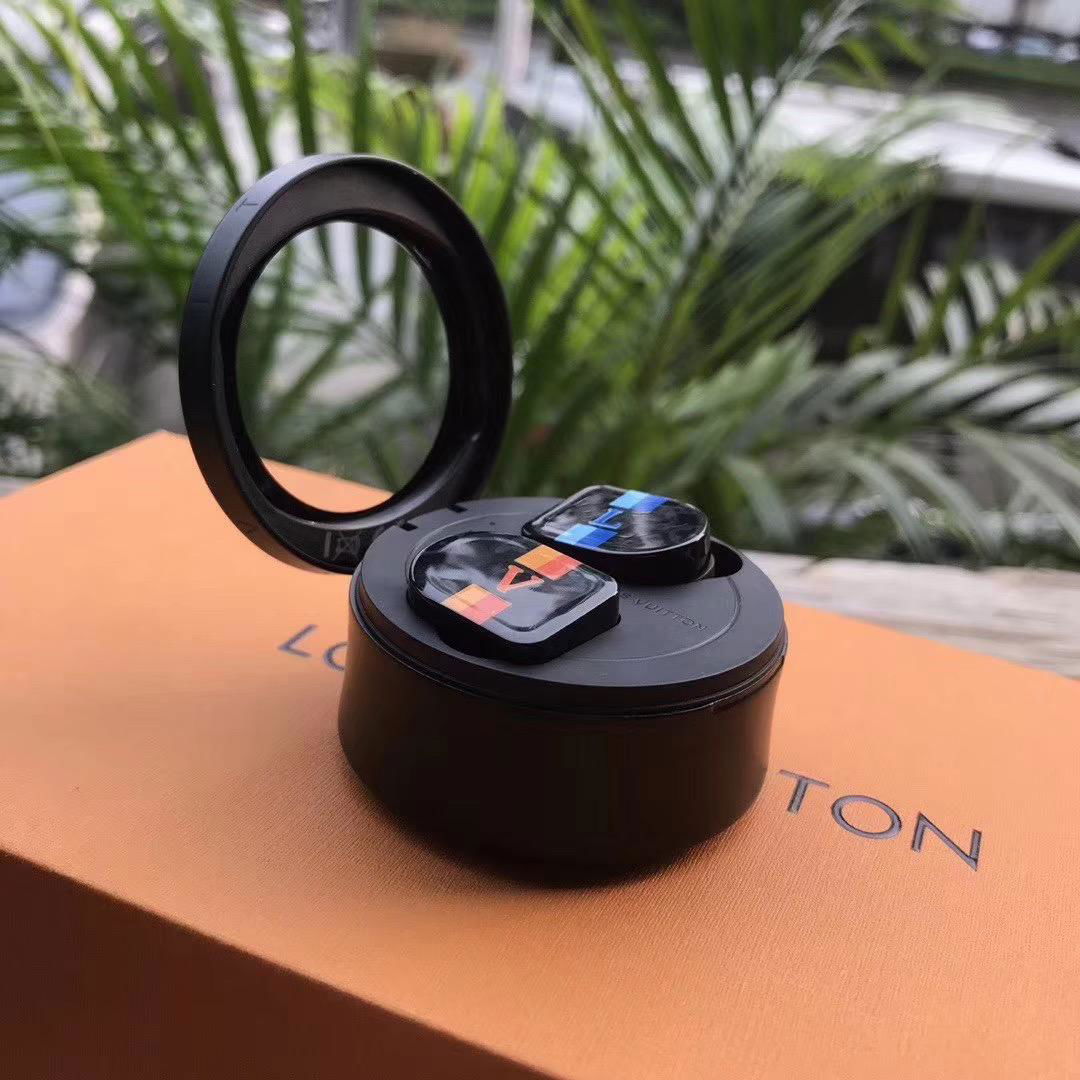 Louis Vuitton Horizon Earphones Case