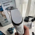 Philips Smooth Glide Wet & Dry Cordless Shaver Series 7000 for Sensitive Skin  6