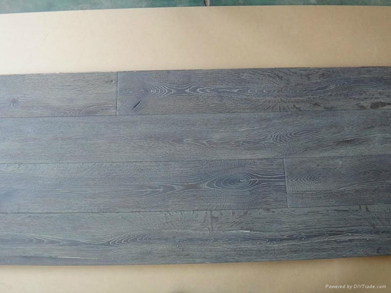Wire brushed antique rustic engineered wood flooring 