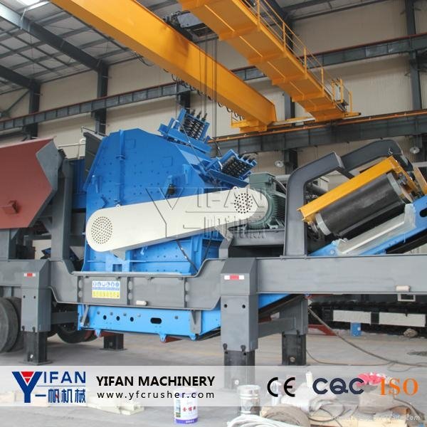 Mobile crushing and screening plant 2
