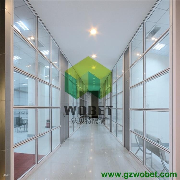 Double glass partition with aluminum frame
