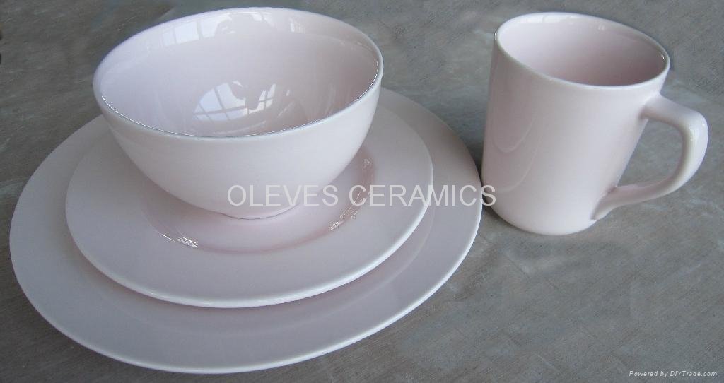 Ceramic dinnerware