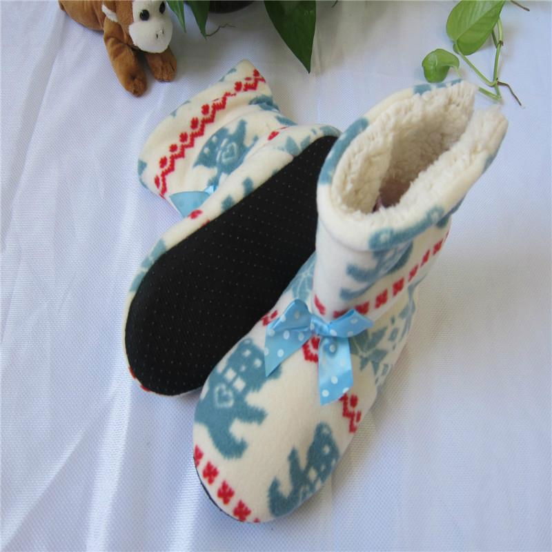 Cartoon Bear Pattern Knitted Room Sock With Fur Trimmed 2