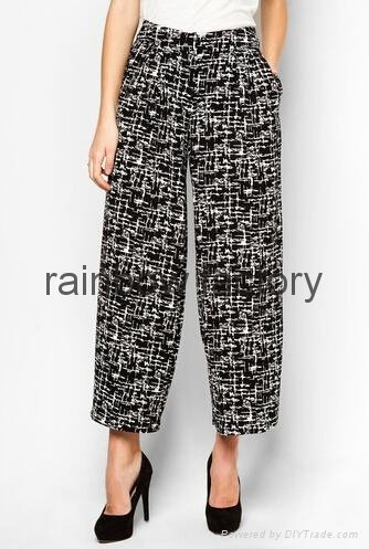 Ladies Clothing Supplier Black Pattern Print Flared Pants  2