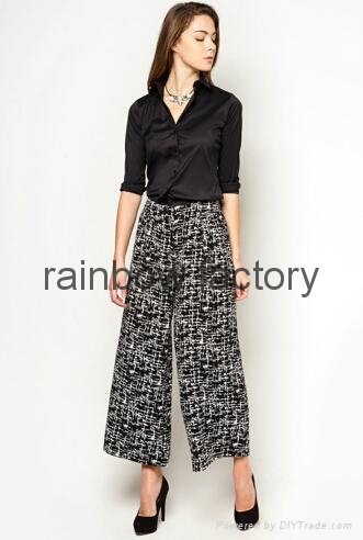 Ladies Clothing Supplier Black Pattern Print Flared Pants 