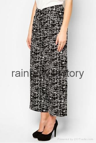 Ladies Clothing Supplier Black Pattern Print Flared Pants  4