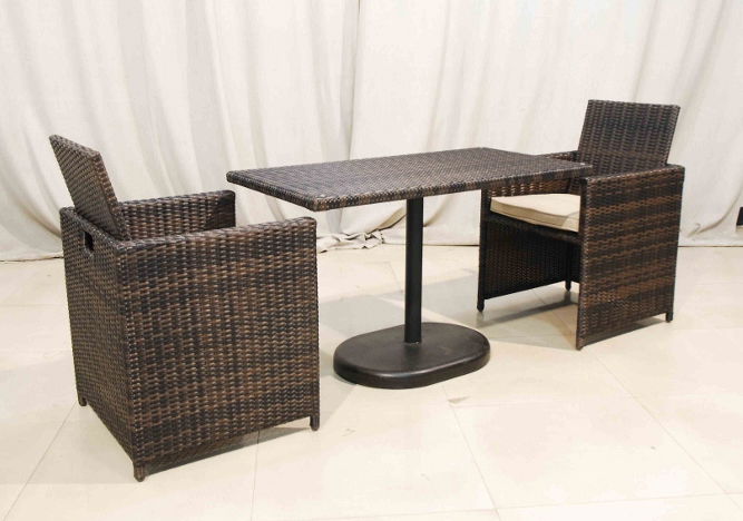 wicker chair and table  3