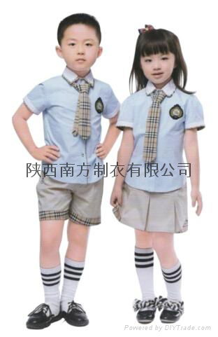 小学生校服