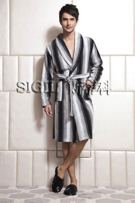 Men's long bathrobe