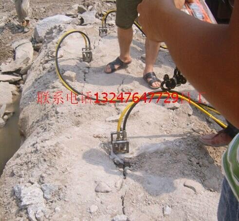 The excavation of foundation pit split stone bar 2