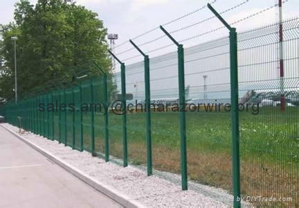 Galvanized Welded Wire Mesh Fence 4