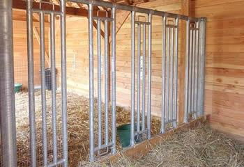 Modular equine feed fence with large spacing ensures horse secure