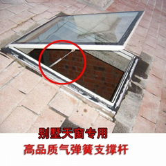 High quality window with a gas spring