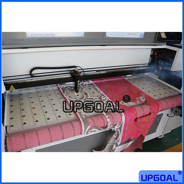 1600*2600mm Fabric Cloth Leathe Automatic Feeding Co2 Laser Cutting Machine 130W 5