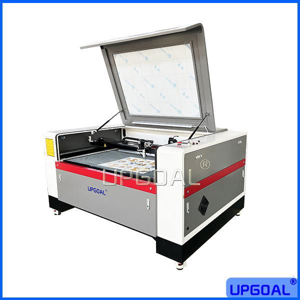 Batch Precision Fabric Embroidery logo Co2 Laser Cutting Machine with CCD Camera 3