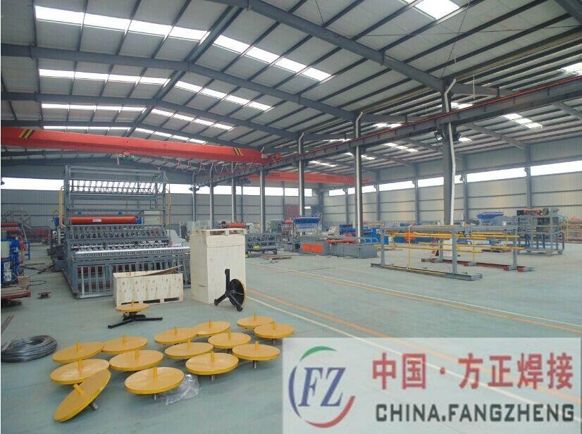 Professional steel wire mesh welding machine China manufacture  2