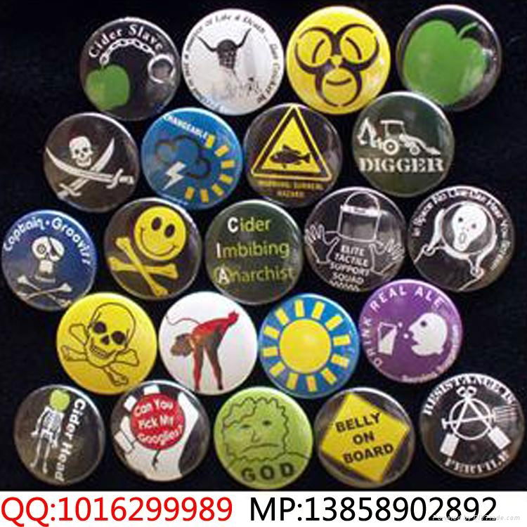 Round pin badge 1