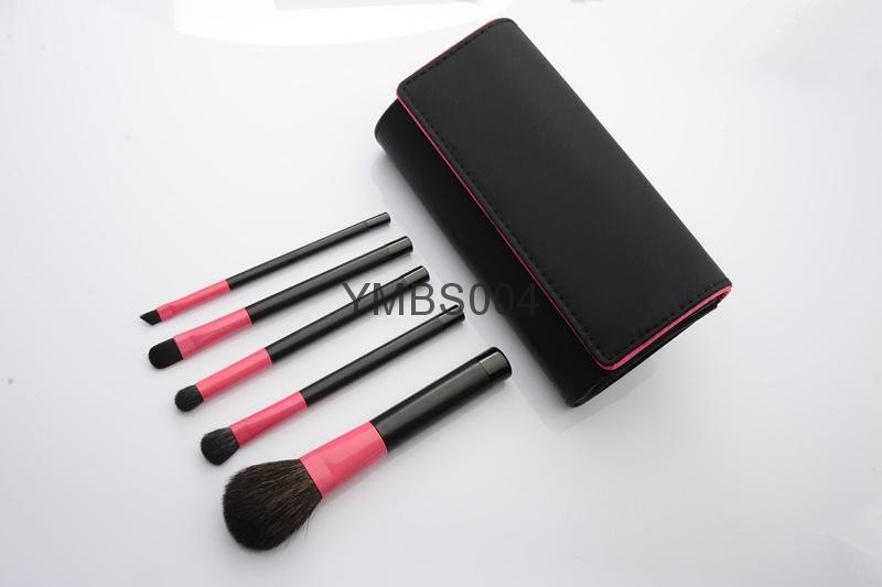 5 pieces makeup brush set with a cloth bag 2