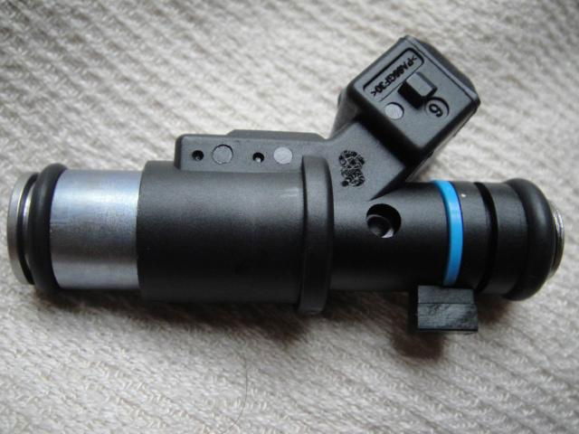 Fuel injector 01F002A Peugeot 206