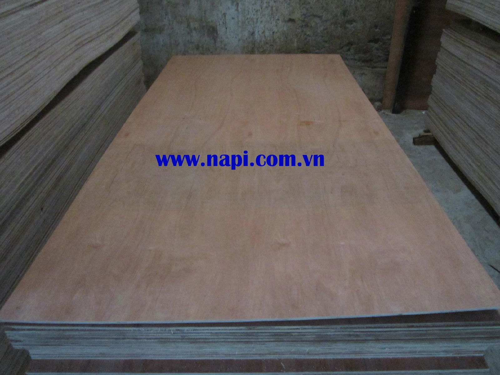 RED color Packing Plywood from Vietnam 4