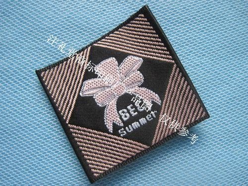 custom fashion woven label for  coat and t-shirt 4