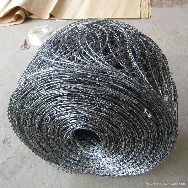 Razor wire flat wrap coil