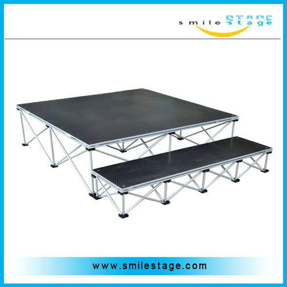 Aluminum mobile stage with adjustable risers