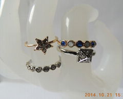 a pair of lucky star ring