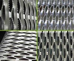 Diamond safety grating - crocodile mouth shaped stairs
