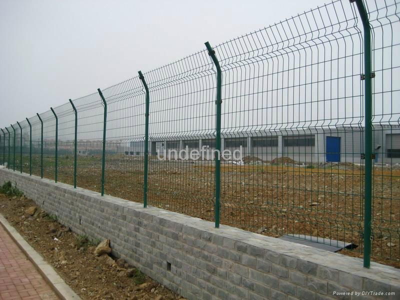 Bilateral wire fence