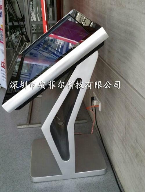 55寸多點觸摸立式海報機 5