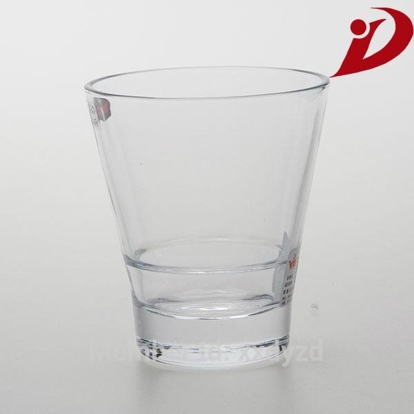 Single wall glass cup with gold rim 2