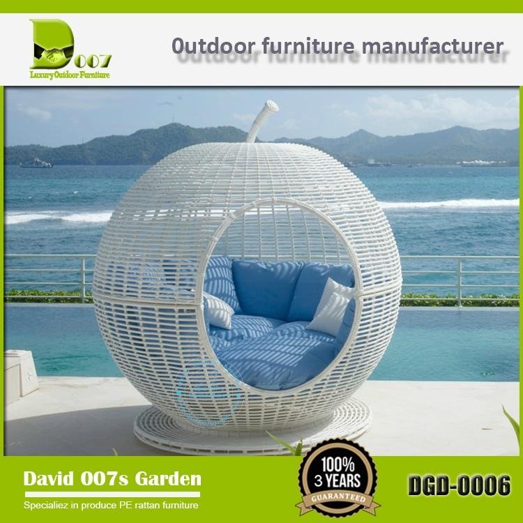 Outdoor PE rattan wicker furniture daybed with canopy