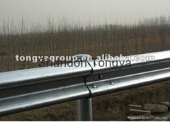 Galvanized w beam highway guardrail